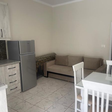 Sunflower Apartments ซารานเดอ ภายนอก รูปภาพ