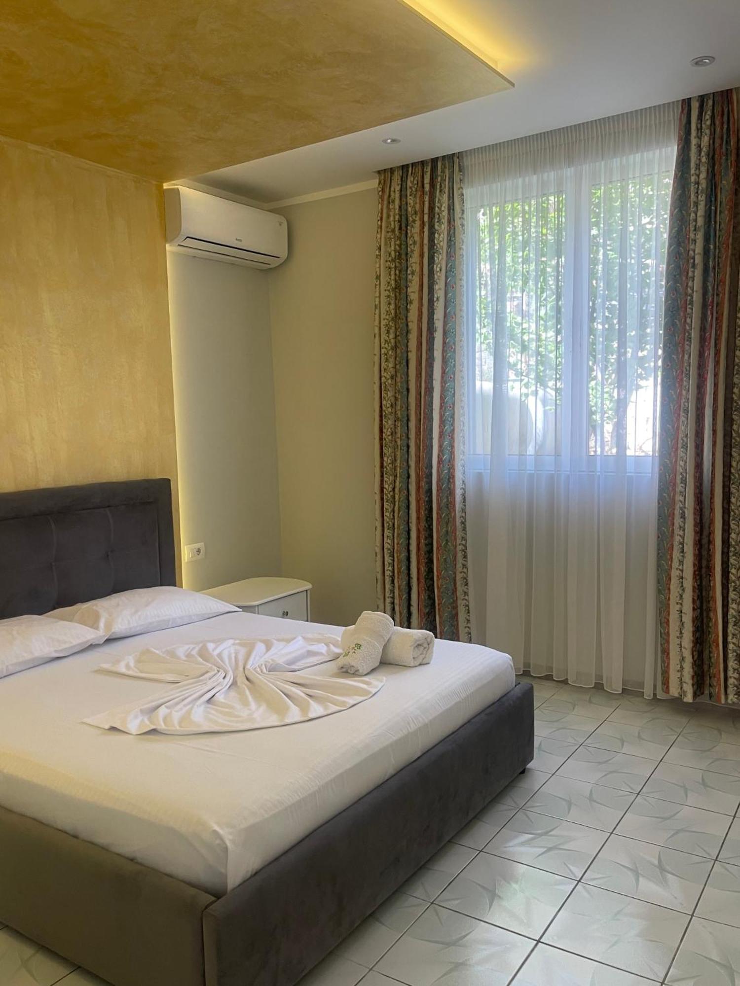 Sunflower Apartments ซารานเดอ ภายนอก รูปภาพ