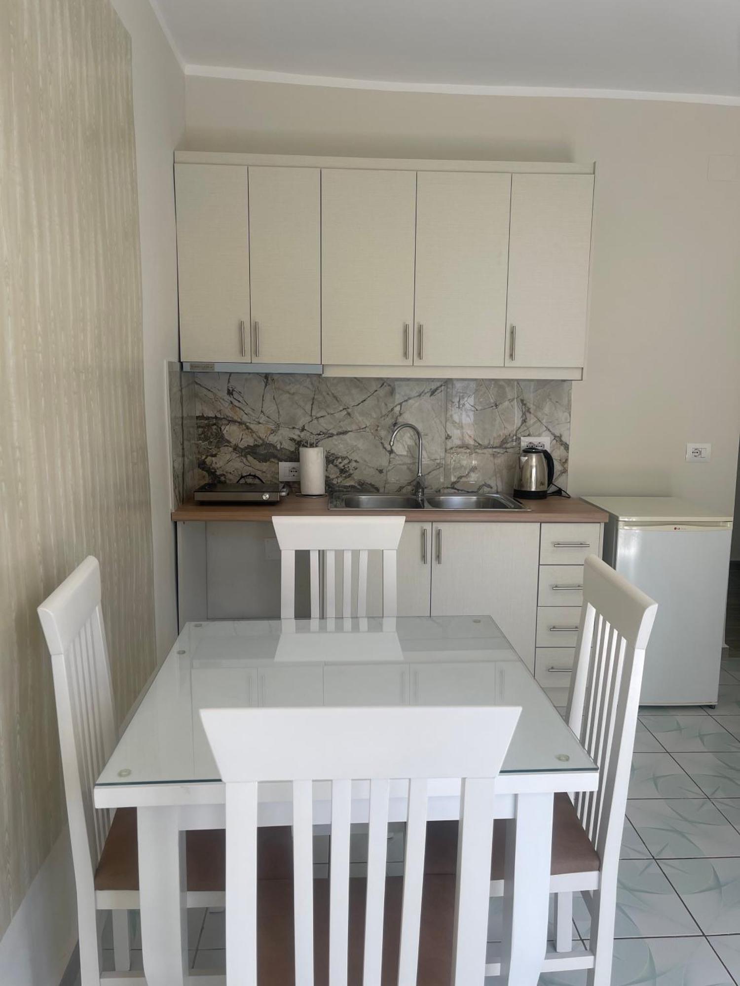 Sunflower Apartments ซารานเดอ ภายนอก รูปภาพ