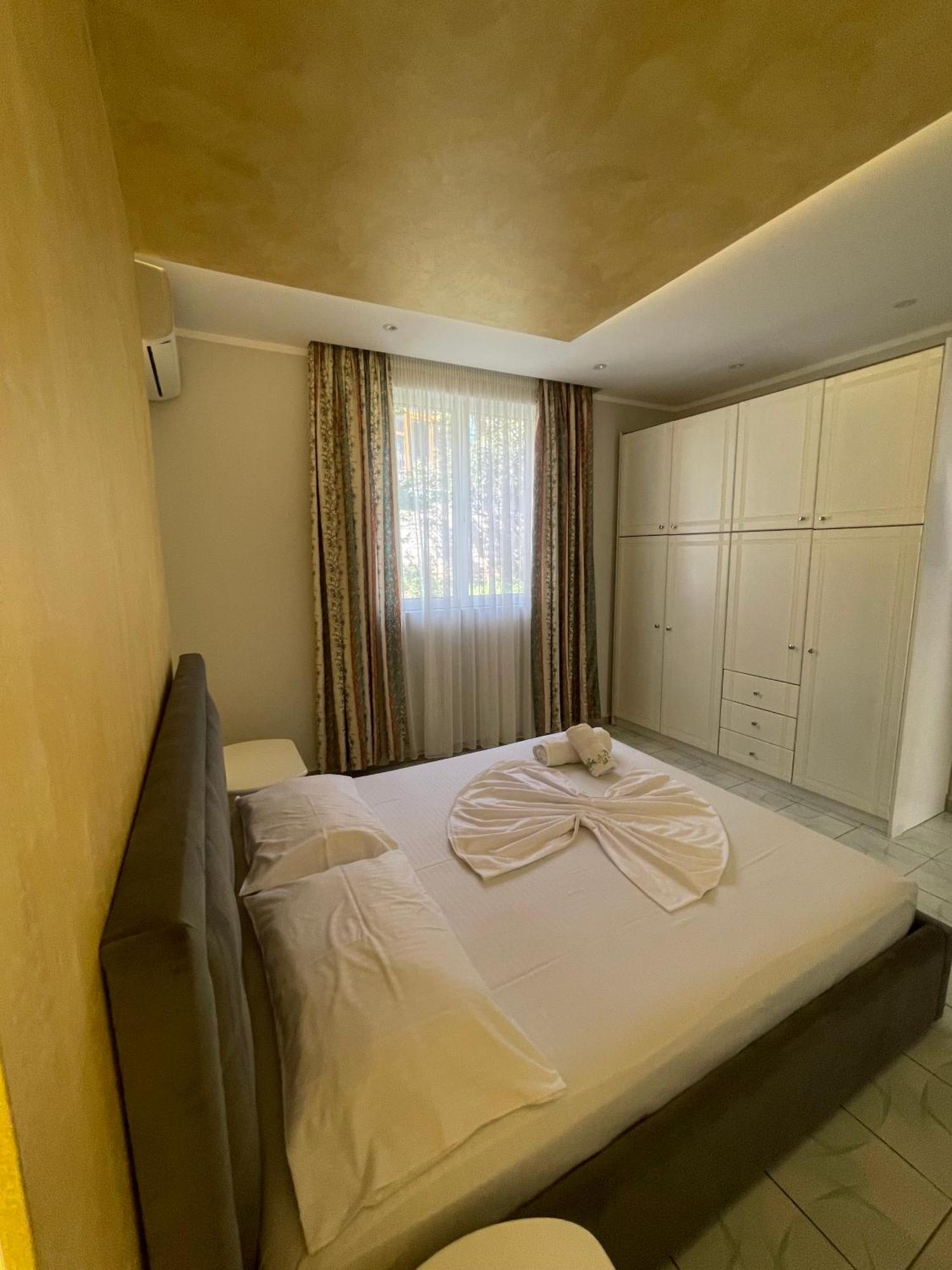 Sunflower Apartments ซารานเดอ ภายนอก รูปภาพ