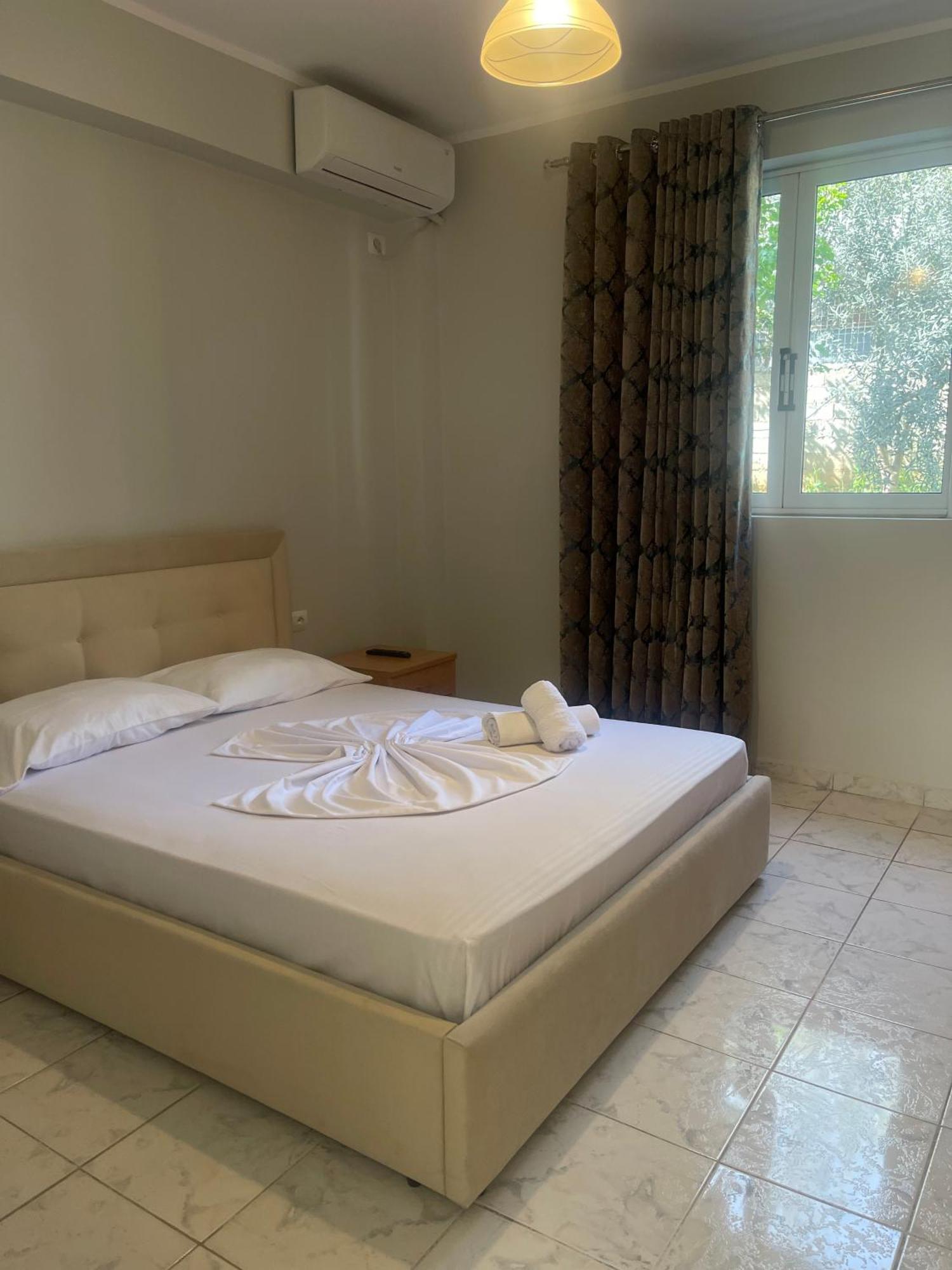 Sunflower Apartments ซารานเดอ ภายนอก รูปภาพ