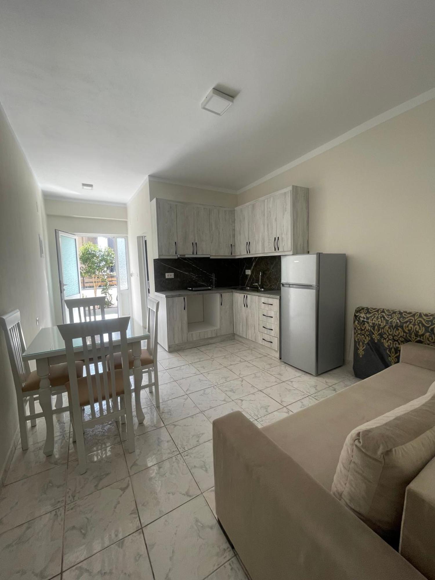 Sunflower Apartments ซารานเดอ ภายนอก รูปภาพ