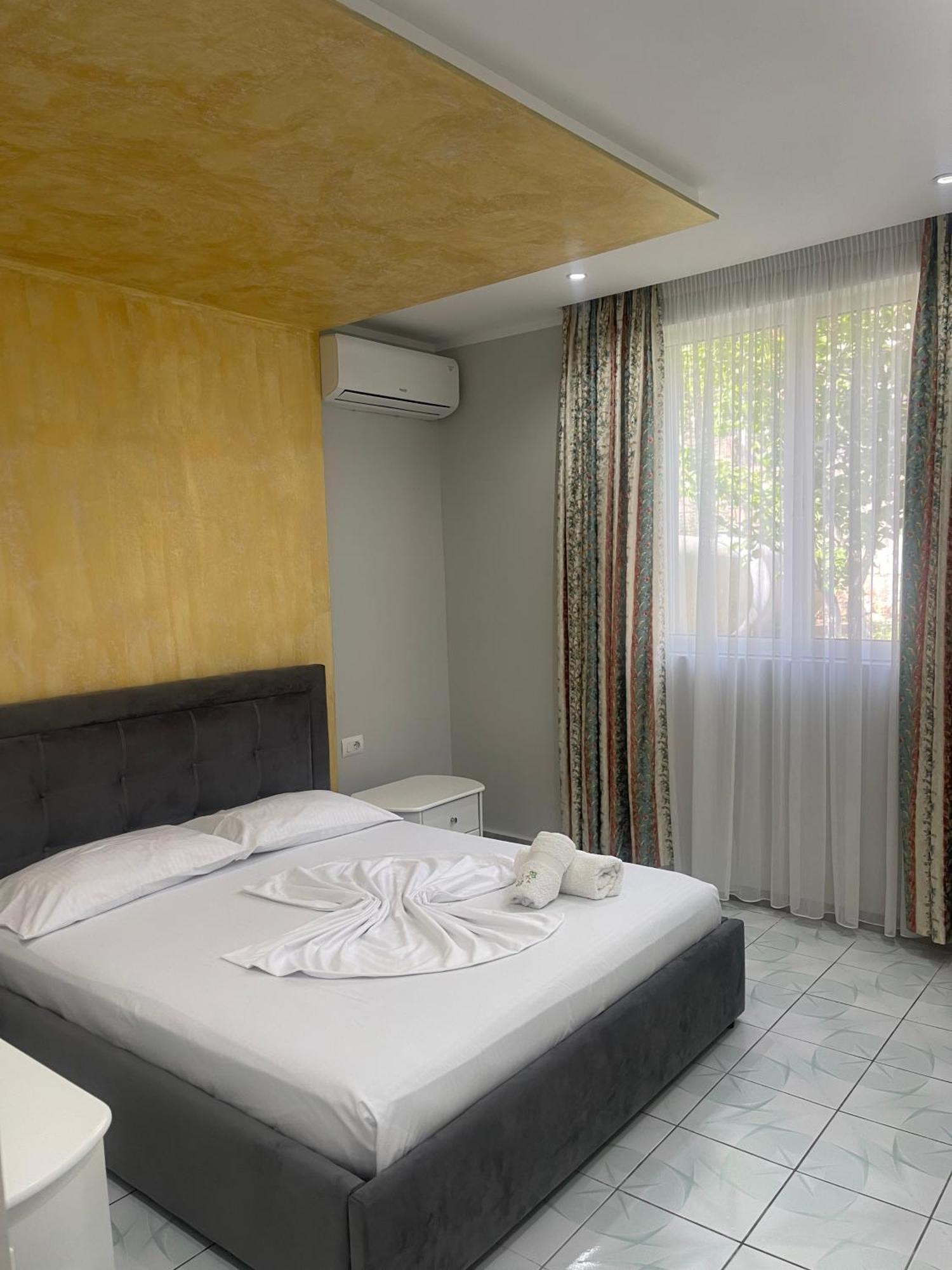 Sunflower Apartments ซารานเดอ ภายนอก รูปภาพ